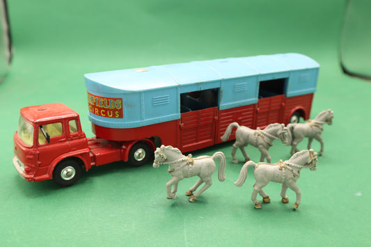 CORGI Major TOYS - Chipperfields Circus- Articulated Horse Box Four hourses -MECCANO ENGLAND. 1/43  Anni 60