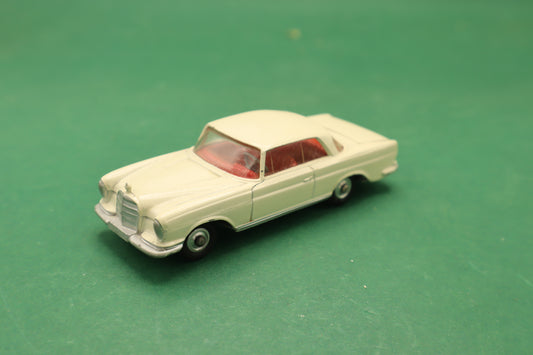 Vintage Corgi Toys Mercedes Benz 220 Coupe 1/43 Made in Great Britain Crema Rosso