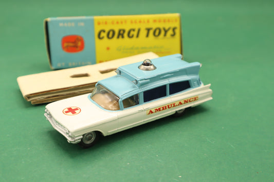 CORGI TOYS -Superior Ambulance on Cadillac Chassis N.437 MECCANO ENGLAND. 1/43  Anni 60